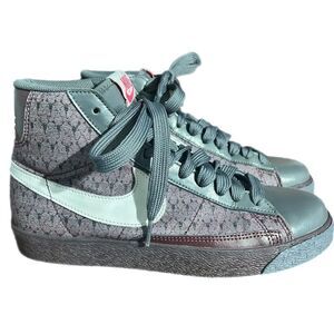 Nike Blazer Sneakers High Top Women's Size 9
Purple & Grey